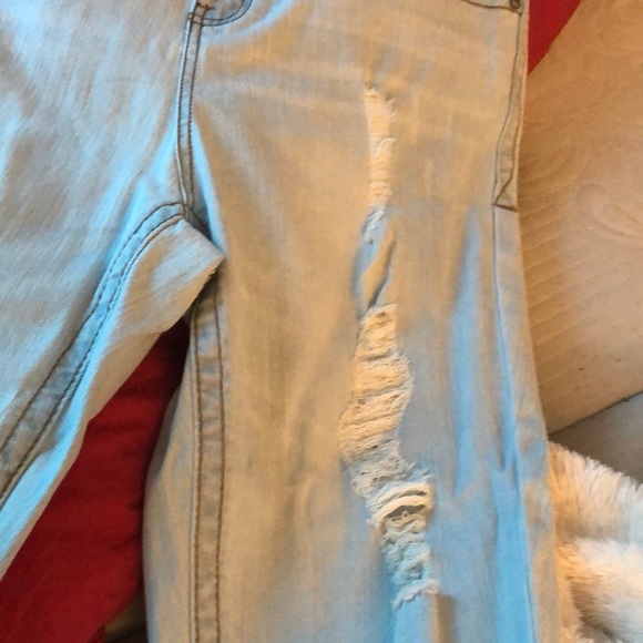 Rue21 High-Rise Roll Up Light Ripped Jeans - Picture 4 of 6